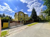 Prodej 1/2 domu, Praha-Uhříněves